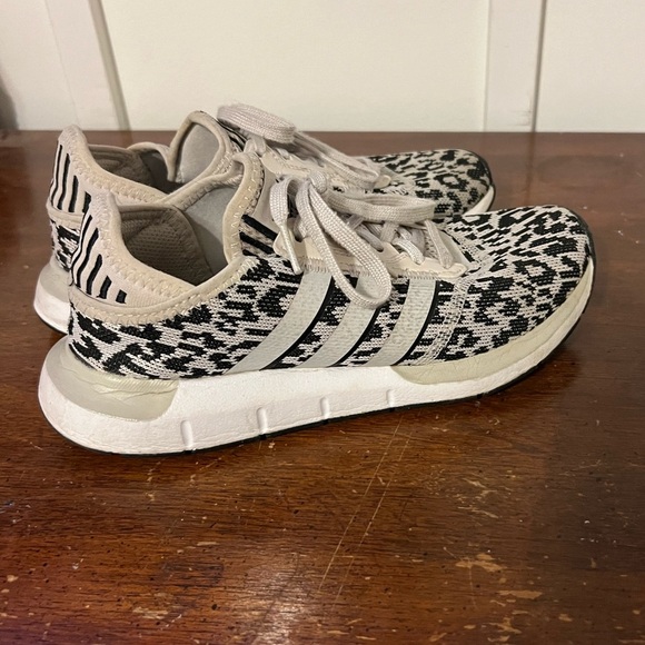 ADIDAS Swift Run X Womens Gray Leopard Shoes size 7.5 - Picture 5 of 9